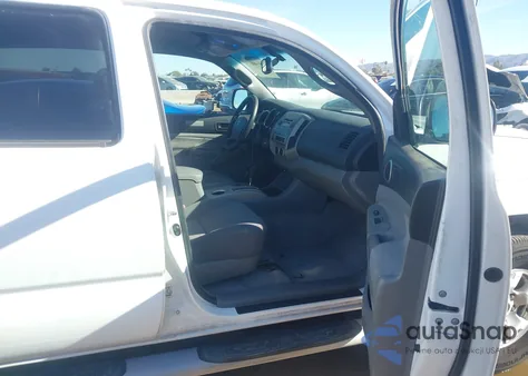 2010 Toyota Tacoma Prerunner V6 z USA, uszkodzony, nr VIN 3TMJU4GNXAM108478